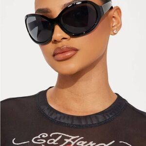 Chic Black Sunglasses